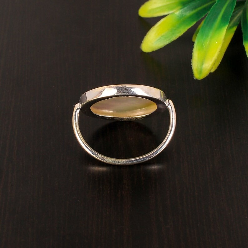 Vintage Mother Of Pearl 92.5 Sterling Silver Ring