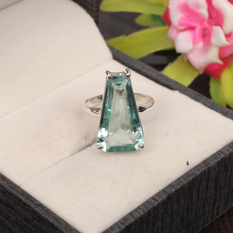 92.5 Sterling Silver Aquamarine Coffin Shape Gemstone Silver Ring