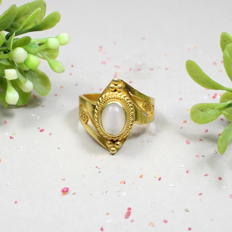 Natural White Cats Eye Gemstone 92.5 Sterling Silver Ring