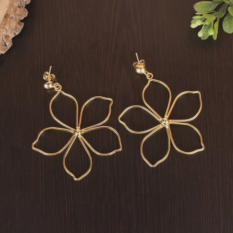 Nature Inspired Yellow Gold Women Dangle Earrings