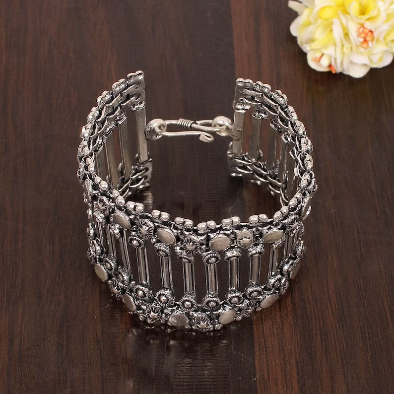 Women Designer Choker Bracelet