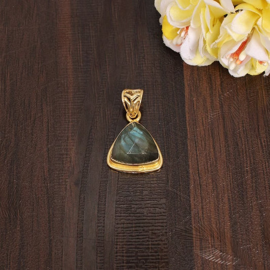 Elegant Labradorite Blue Flashy Pendant