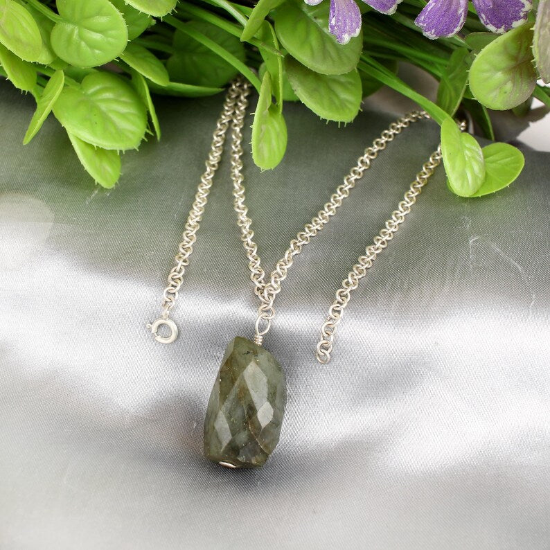 92.5 Sterling Silver With natural Labradorite Necklace